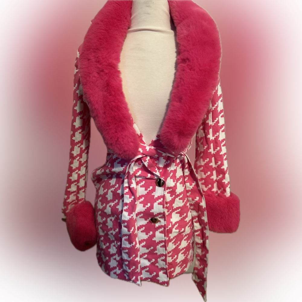 NEW!! Pink Houndstooth trench coat w/ removable fur! Size Medium